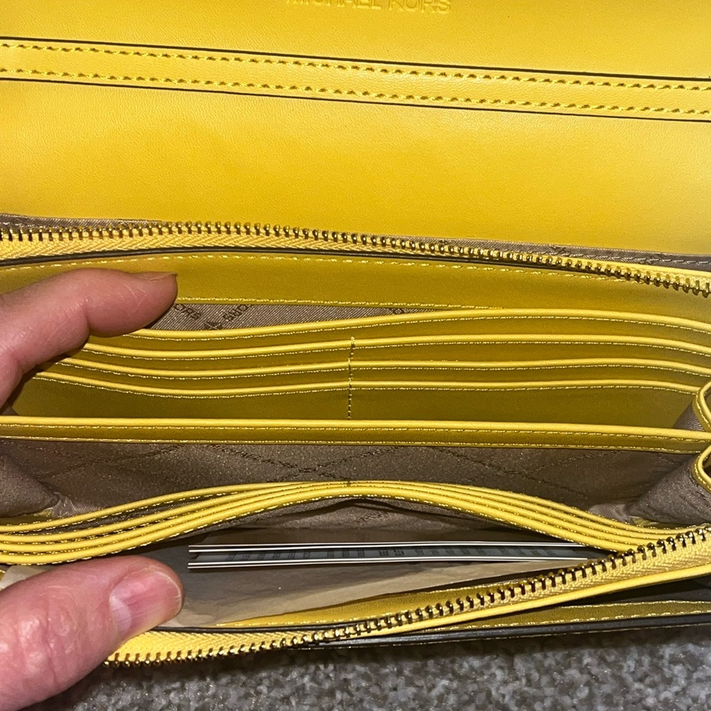 NWT Michael Kors Jet Set Crossbody - Picture 7 of 11